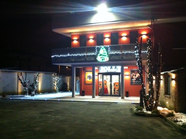 THE OUTSIDE AT CHRISTMAS